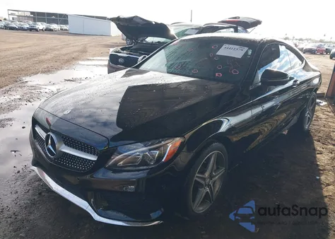 2017 Mercedes-Benz C 300 z USA, uszkodzony, nr VIN WDDWJ4JB1HF358771
